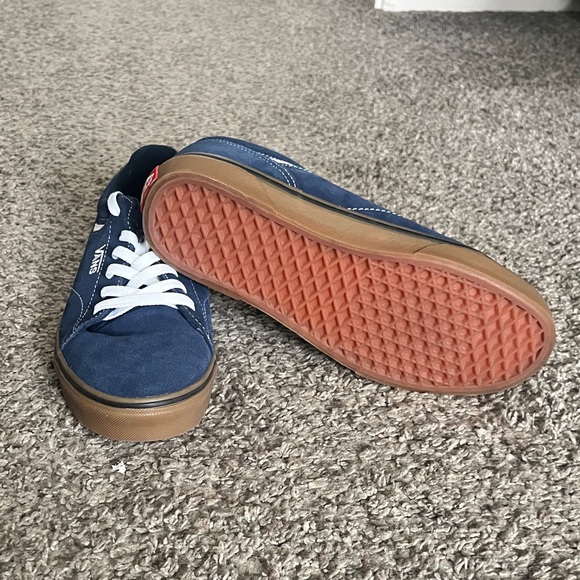 NWOB. Vans Men's Navy Blue Sneakers with White Accents - Picture 3 of 3